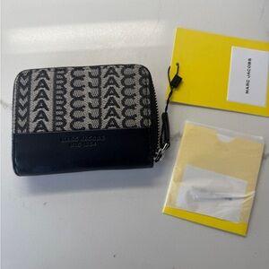 Marc Jacobs Men’s Black Logo Zip Wallet